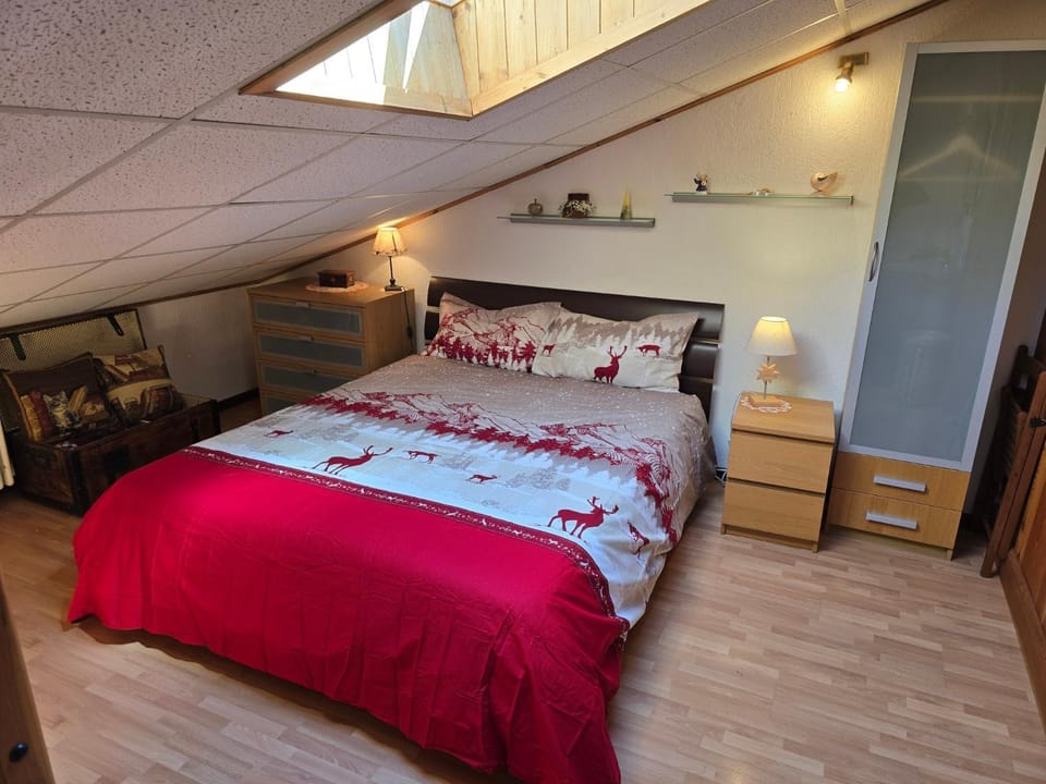 Bed, Photo of the whole room, Bedroom, wardrobe