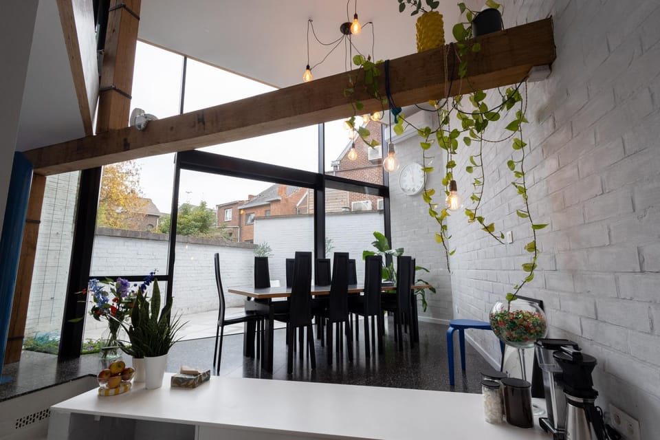 Coffee/tea facilities, Kitchen or kitchenette, Dining area