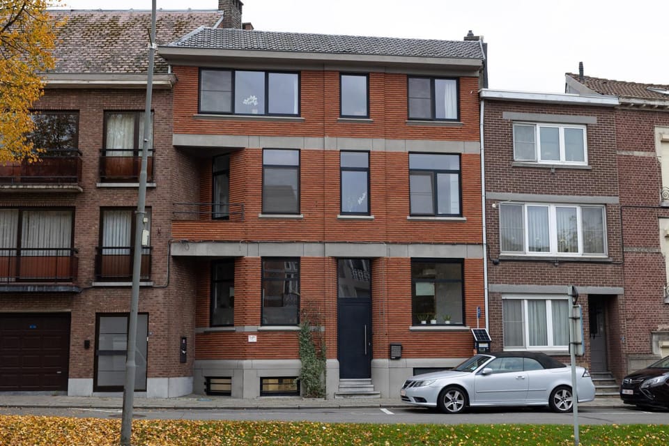 Property building, Day, Neighbourhood, Street view, Location, Parking