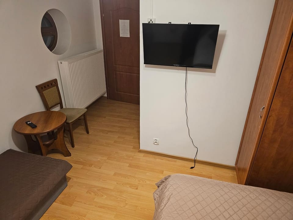 TV and multimedia, Photo of the whole room, Bedroom, wardrobe