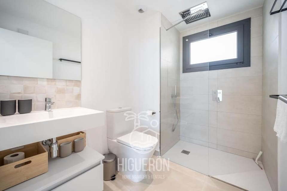 HigueronRentals Sweet Blue Apartment in Fuengirola
