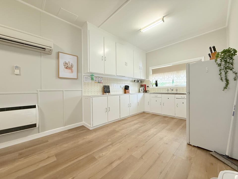 Cosy Country Cottage with AirCon House in Victoria