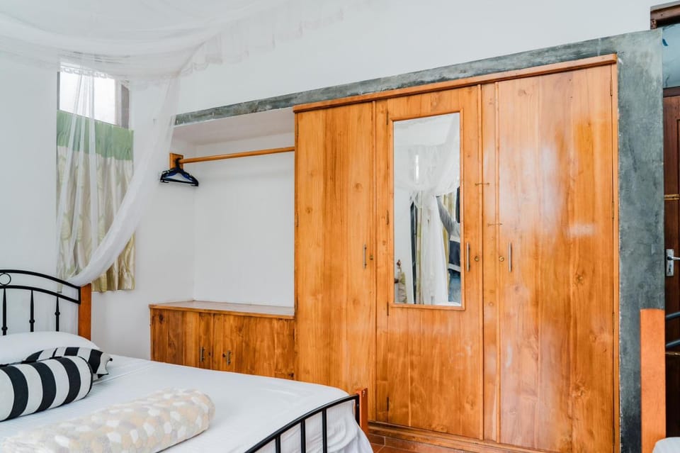 Bedroom, wardrobe