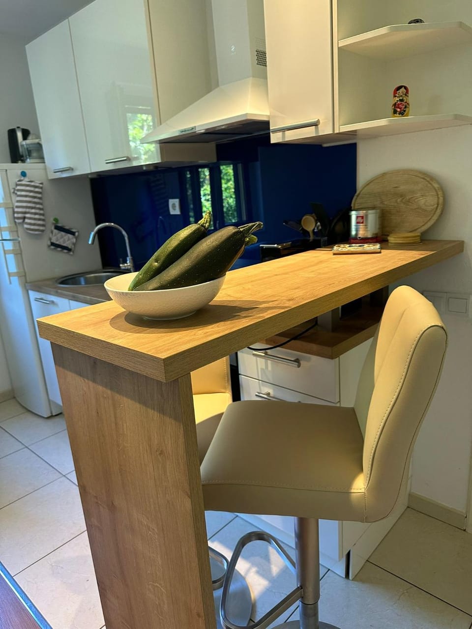 Kitchen or kitchenette, Dining area, oven