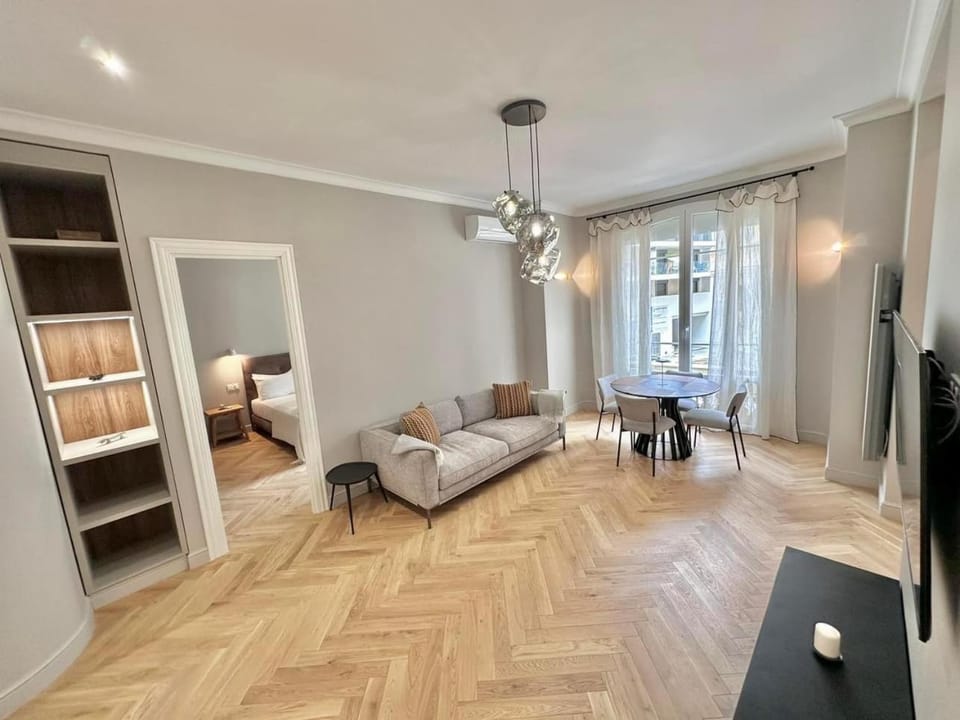 Luxe Negresco Riviera Apartment in Nice