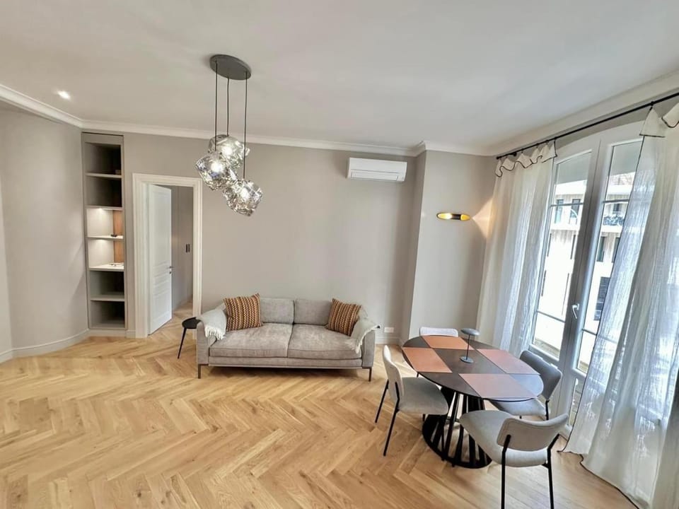 Luxe Negresco Riviera Apartment in Nice