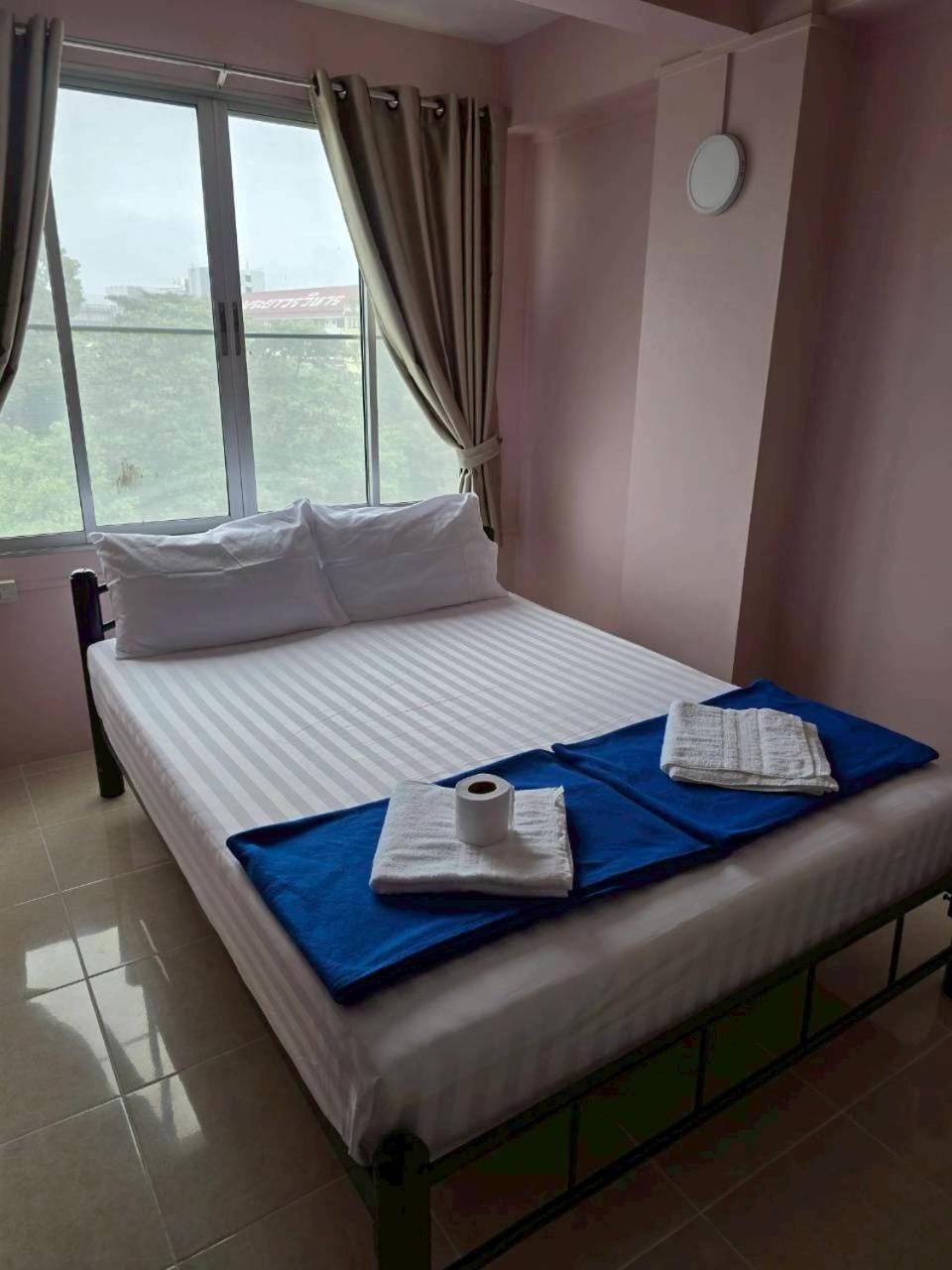 Bella Bella Riverview Bed and Breakfast in Bangkok