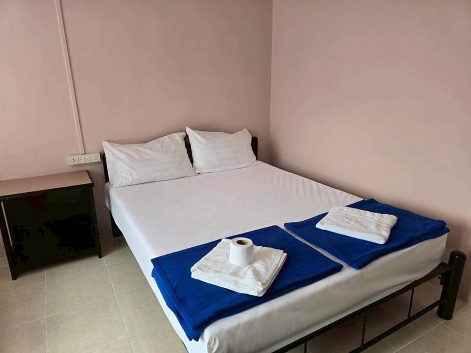 Bella Bella Riverview Bed and Breakfast in Bangkok