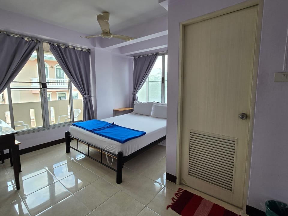 Bella Bella Riverview Bed and Breakfast in Bangkok