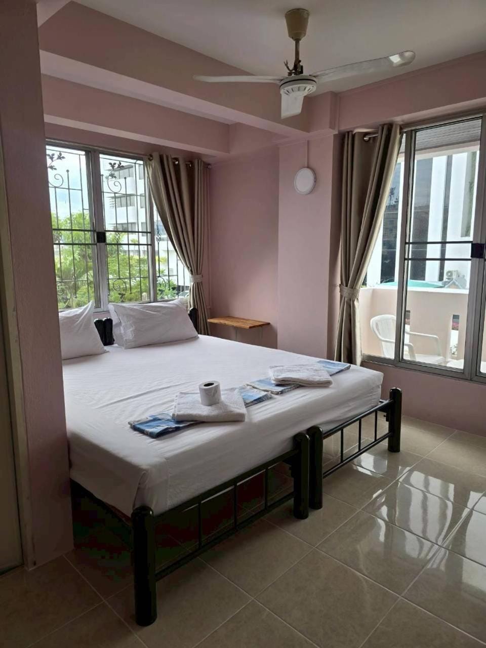 Bella Bella Riverview Bed and Breakfast in Bangkok