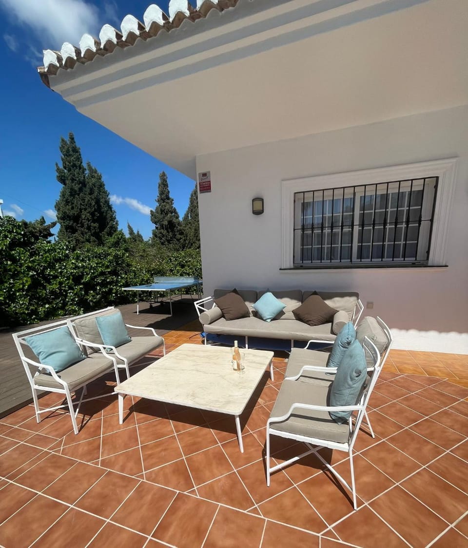Table tennis, Balcony/Terrace, Seating area