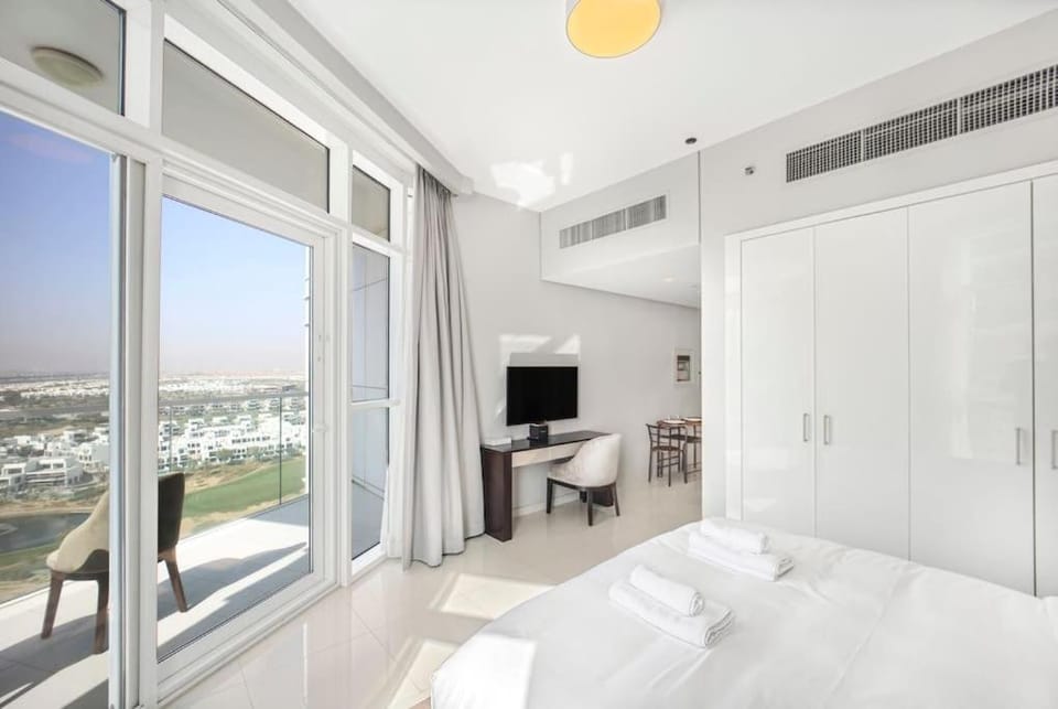 Bed, TV and multimedia, View (from property/room), Balcony/Terrace, Photo of the whole room, Bedroom, towels