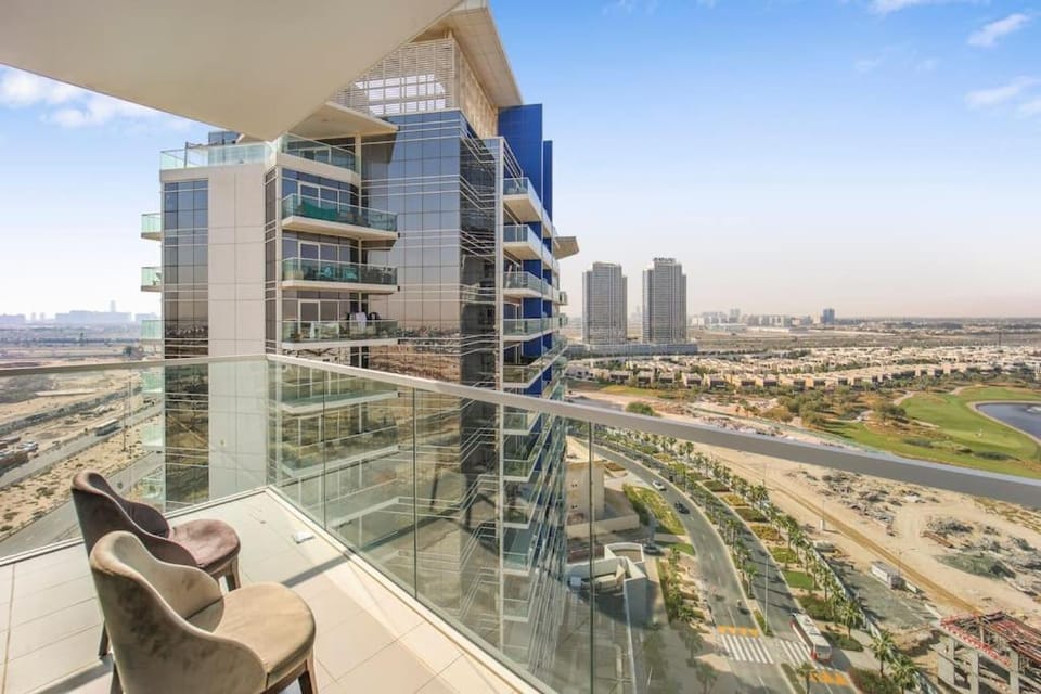 Property building, Day, View (from property/room), Balcony/Terrace, City view