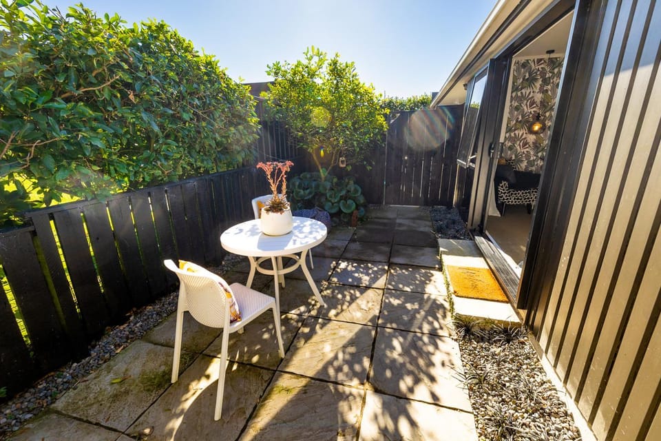 Morepork Gully lovely self-contained 11am checkout Apartment in Hamilton