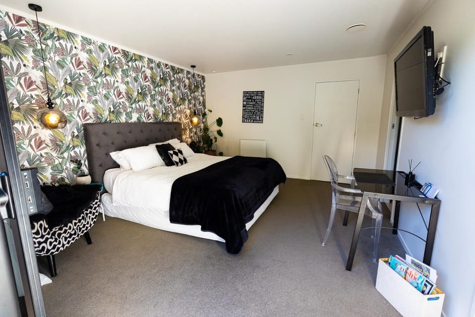 Morepork Gully lovely self-contained 11am checkout Apartment in Hamilton