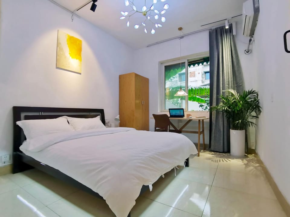 Bed, TV and multimedia, Photo of the whole room, Bedroom, wardrobe, air conditioner