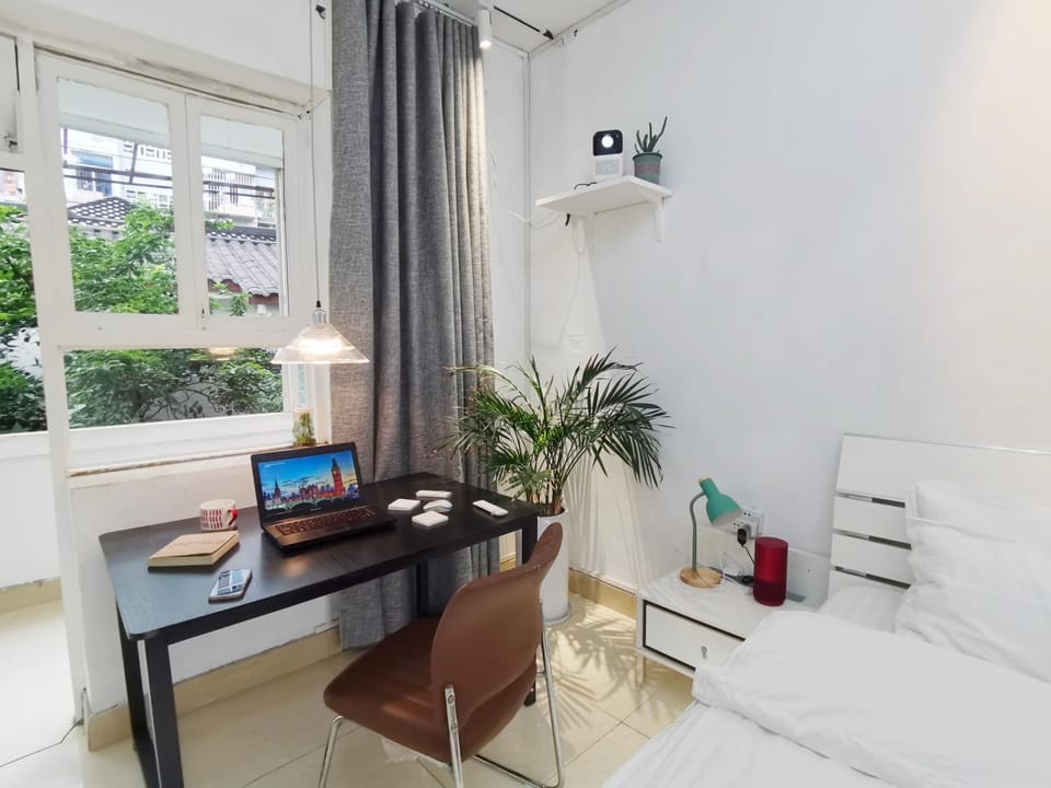 Bed, Photo of the whole room, Seating area, Bedroom, air conditioner