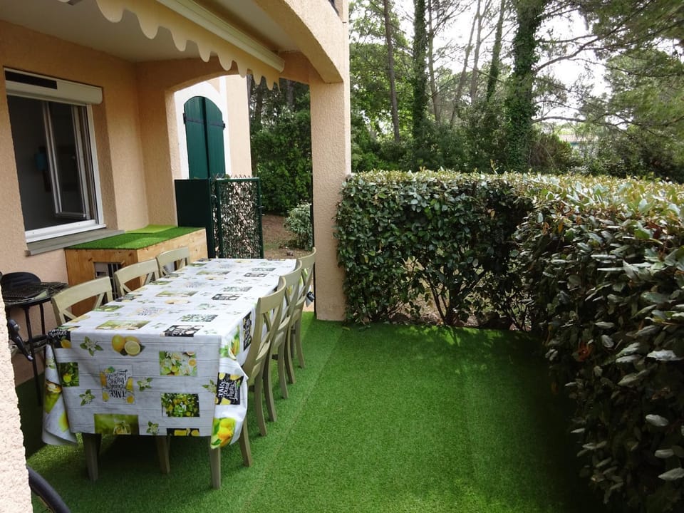 Domaine de Valescure T3 Rez De Jardin Apartment in Saint-Raphael