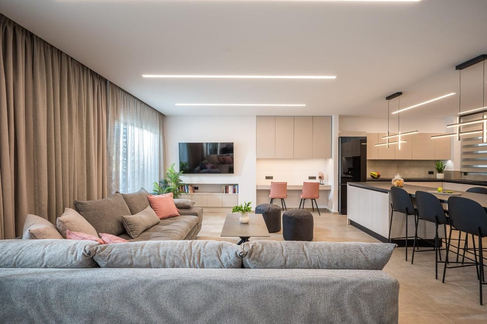 Communal lounge/ TV room, TV and multimedia, Living room, Seating area