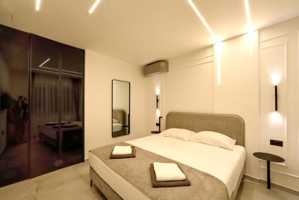 Bed, Photo of the whole room, Bedroom, towels, wardrobe