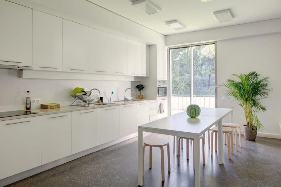 Kitchen or kitchenette, Communal kitchen