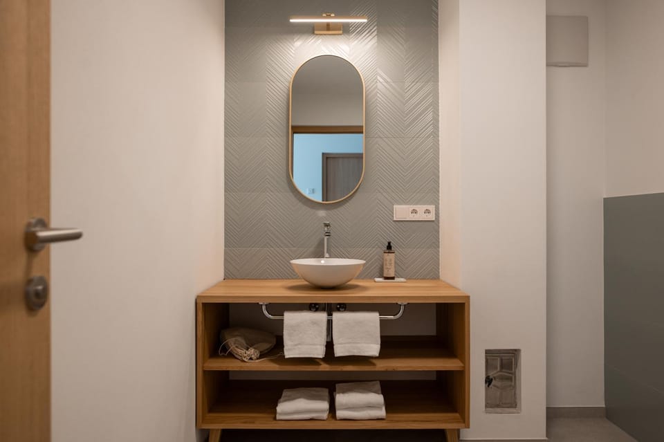 Bathroom, Decorative detail