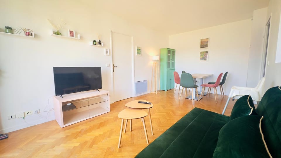 Communal lounge/ TV room, TV and multimedia, Seating area