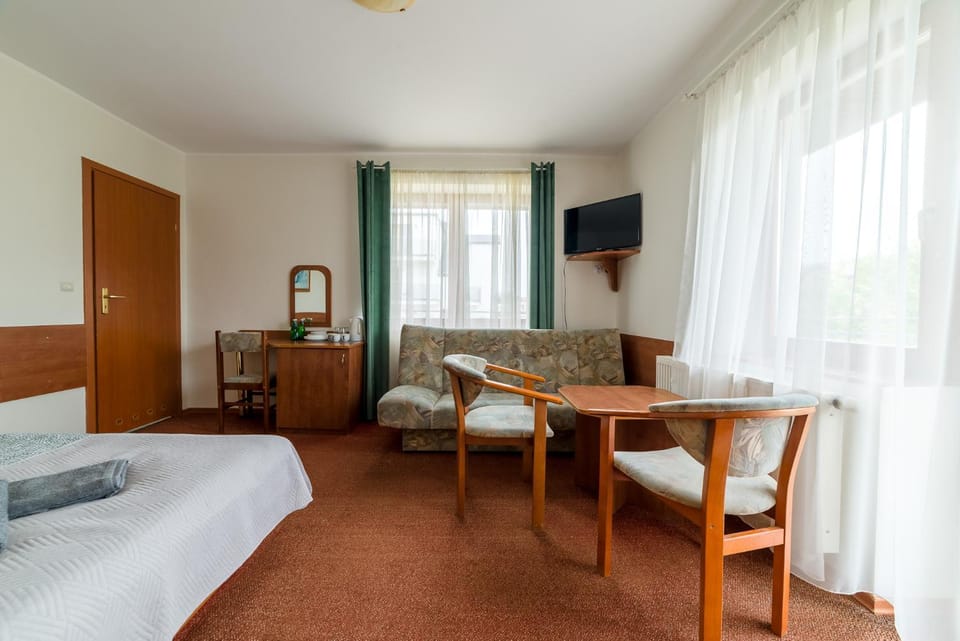 Bed, Photo of the whole room, Seating area