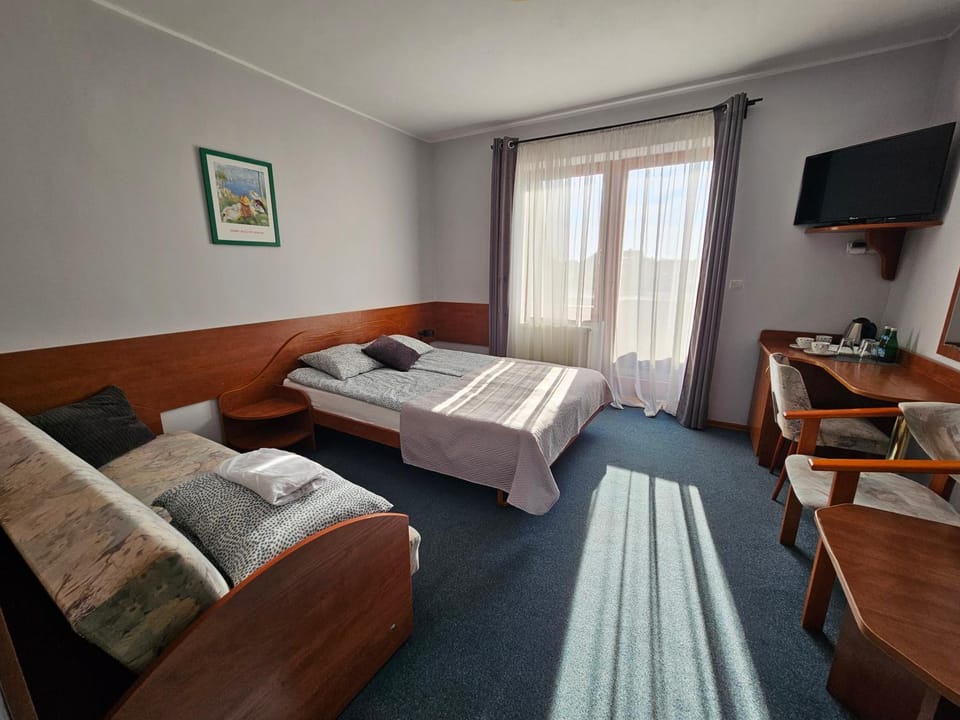Photo of the whole room, Seating area, Bedroom