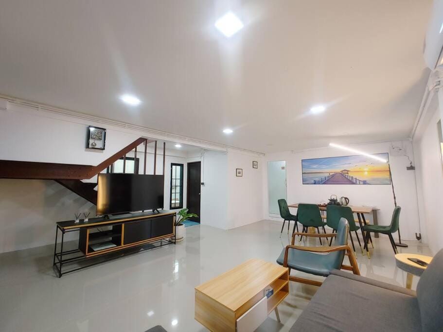 辉煌夜市 4房泳池花园别墅 订4日提供免费接机一次 House in Bangkok