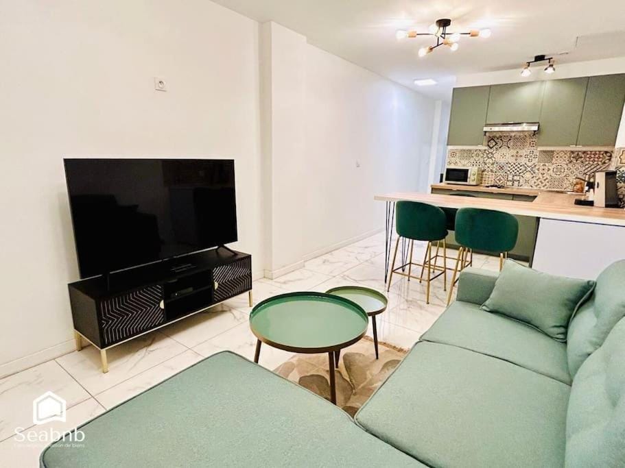 Charming Downtown - AC - WiFi - Private Entrance Apartment in Nice