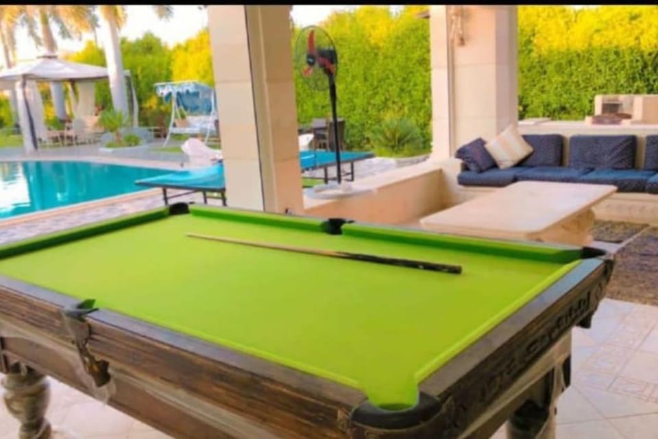 Billiard, Game Room