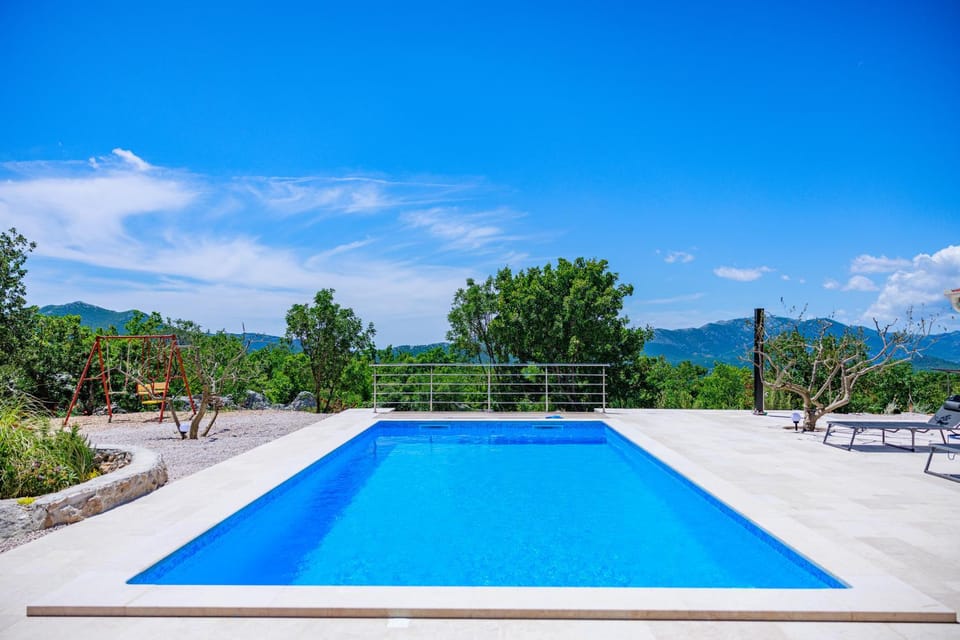 Swimming pool, Swimming pool