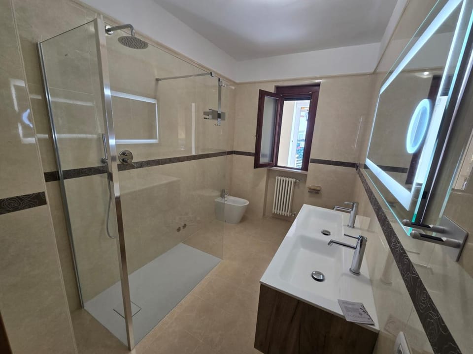 Shower, Bathroom, bidet