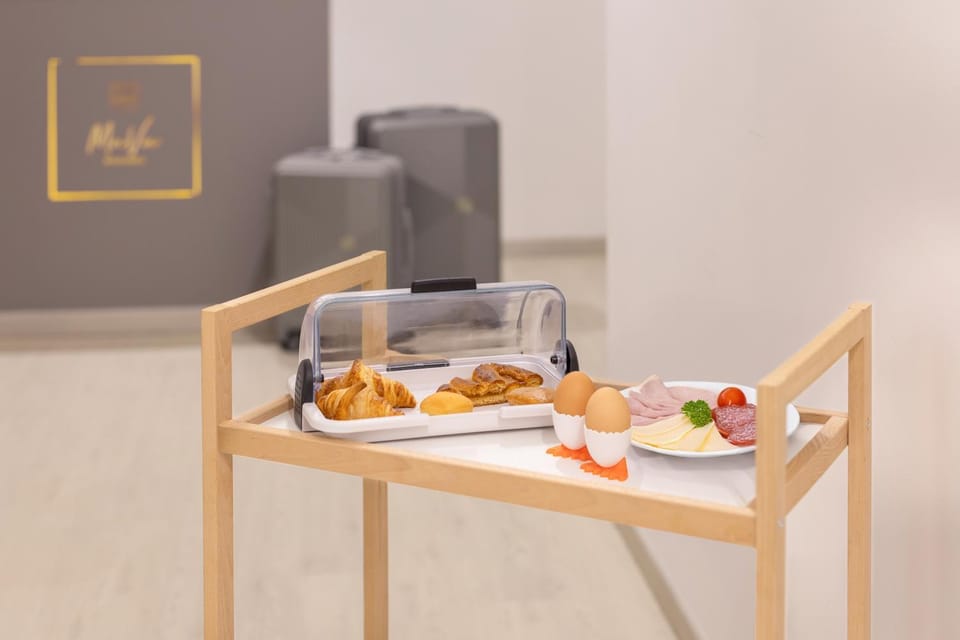 Breakfast, Breakfast, Continental breakfast, Continental breakfast, Italian breakfast, Italian breakfast, room service, room service