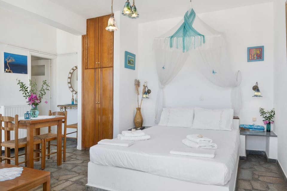 Living room, Bedroom