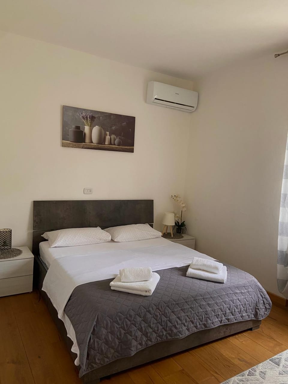 Bed, Photo of the whole room, Bedroom, towels, air conditioner