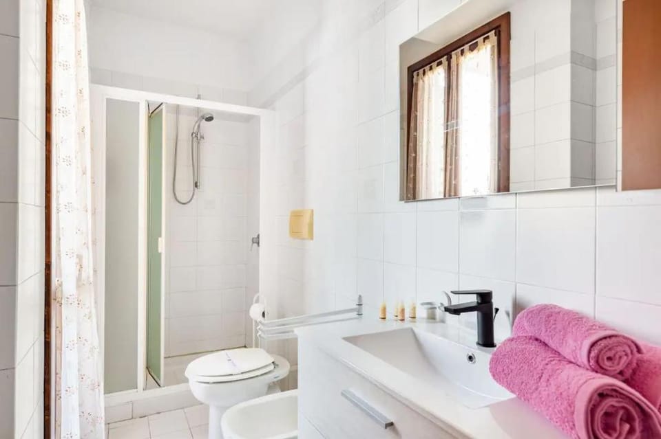 Shower, Bathroom, towels