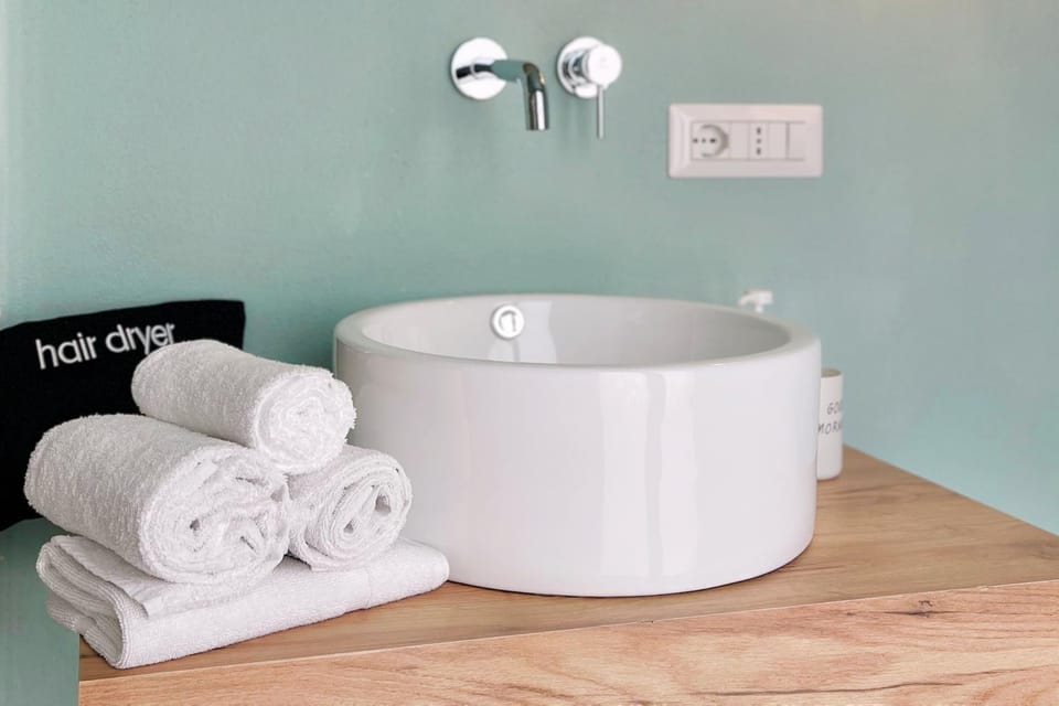 Bathroom, towels