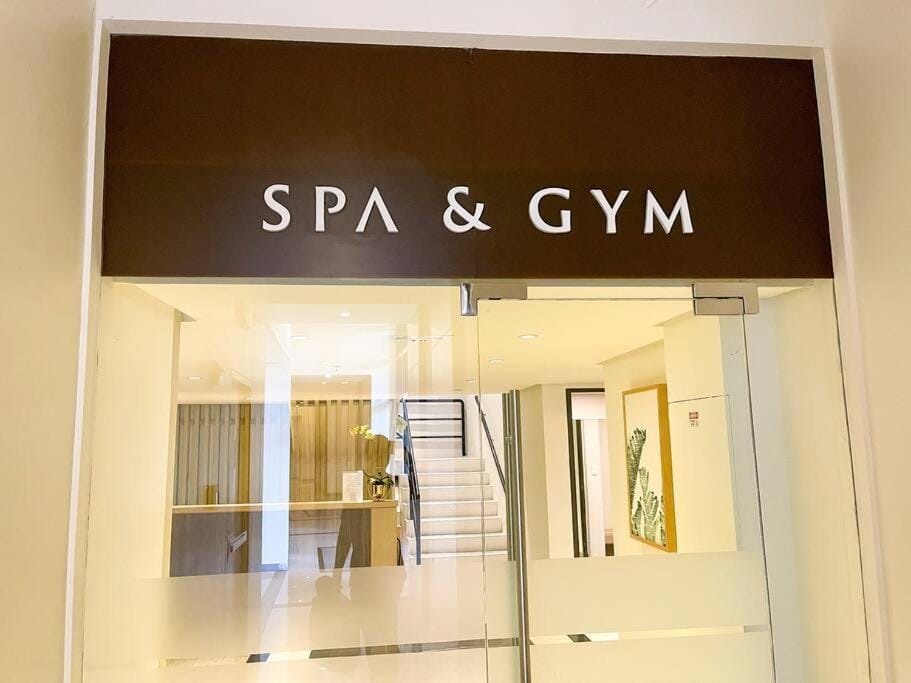 BGC Skyline 2BR Suite with Parking in Uptown BGC Apartment in Makati