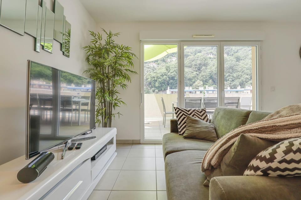 Communal lounge/ TV room, Living room