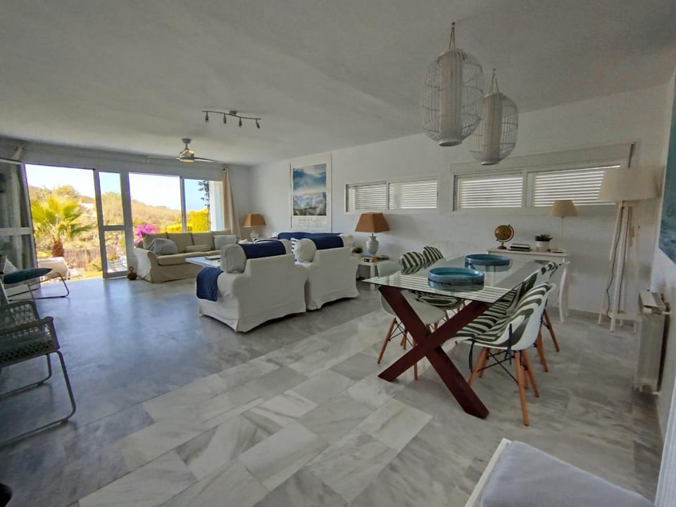 Living room, Seating area, Dining area
