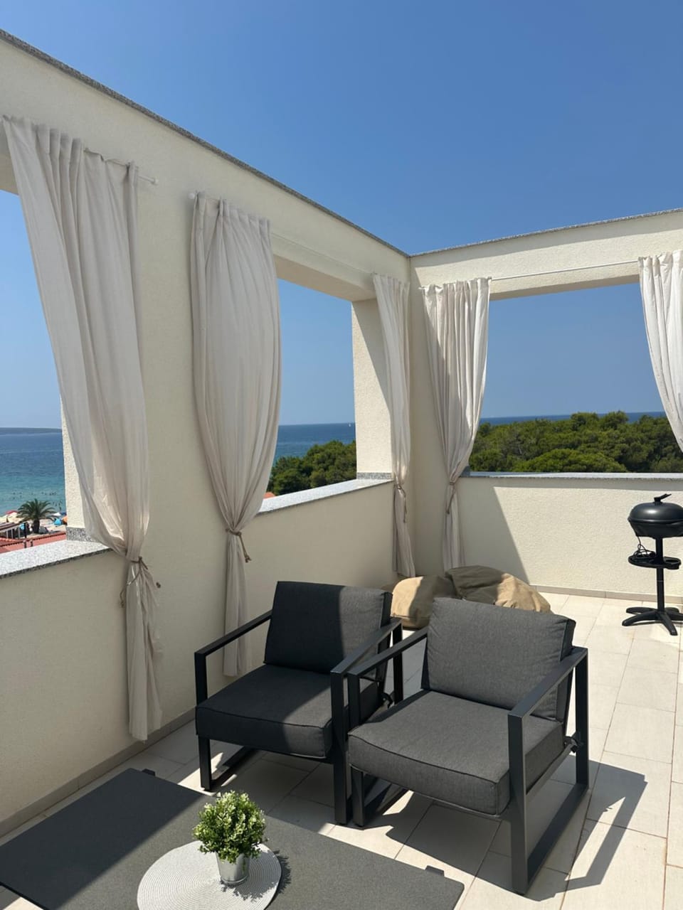 BBQ facilities, Balcony/Terrace, Seating area, Sea view, Sea view