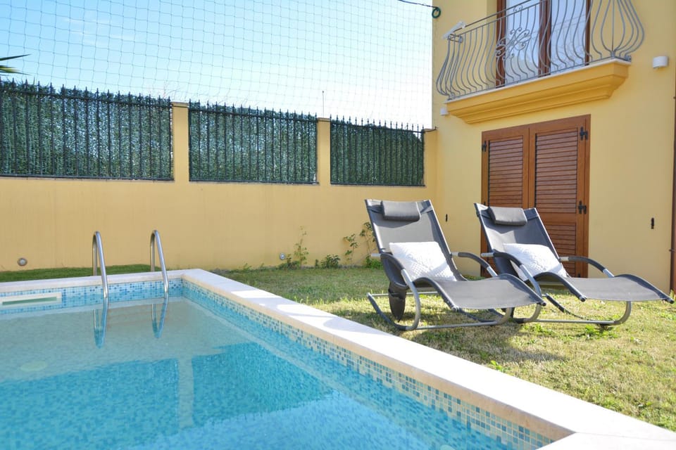 Day, Garden, Pool view, Swimming pool, sunbed