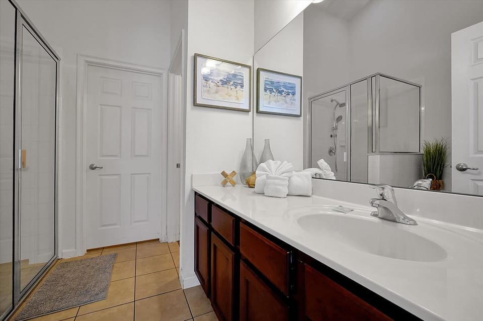 South pool, no rear neighbors, games room, xbox, gated, fitness room, 12 miles to Disney World House in Loughman