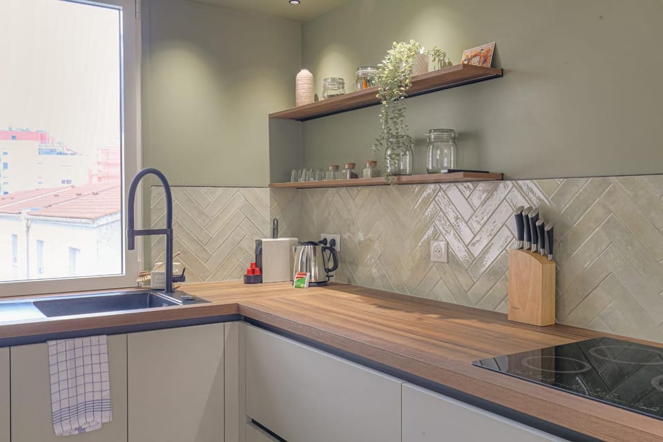 Kitchen or kitchenette