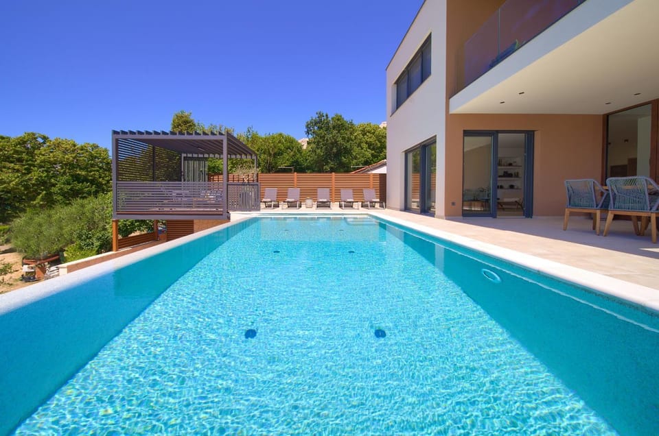 Day, Swimming pool, sunbed