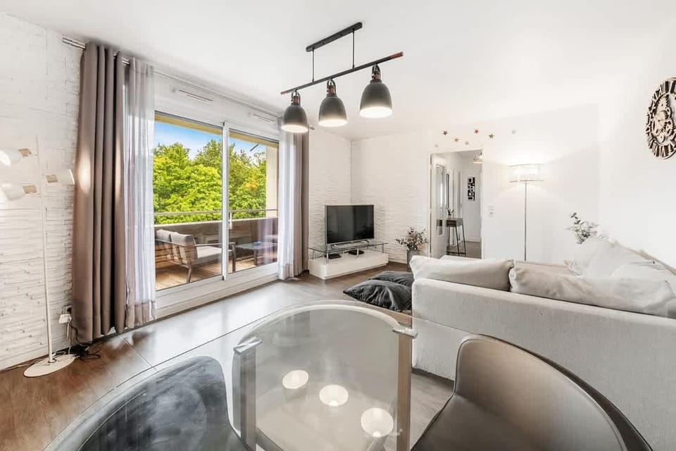 Communal lounge/ TV room, TV and multimedia, Living room, Seating area