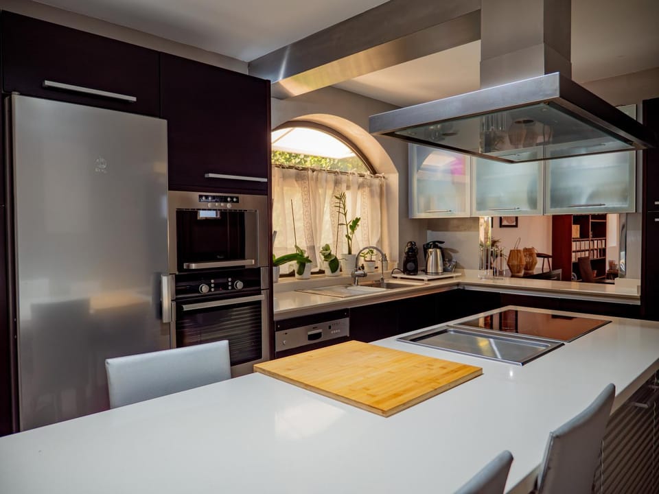 Kitchen or kitchenette, oven, stove