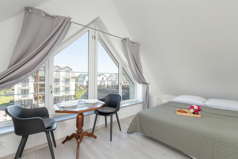 Bed, View (from property/room), Photo of the whole room, Seating area, Dining area, Bedroom, towels